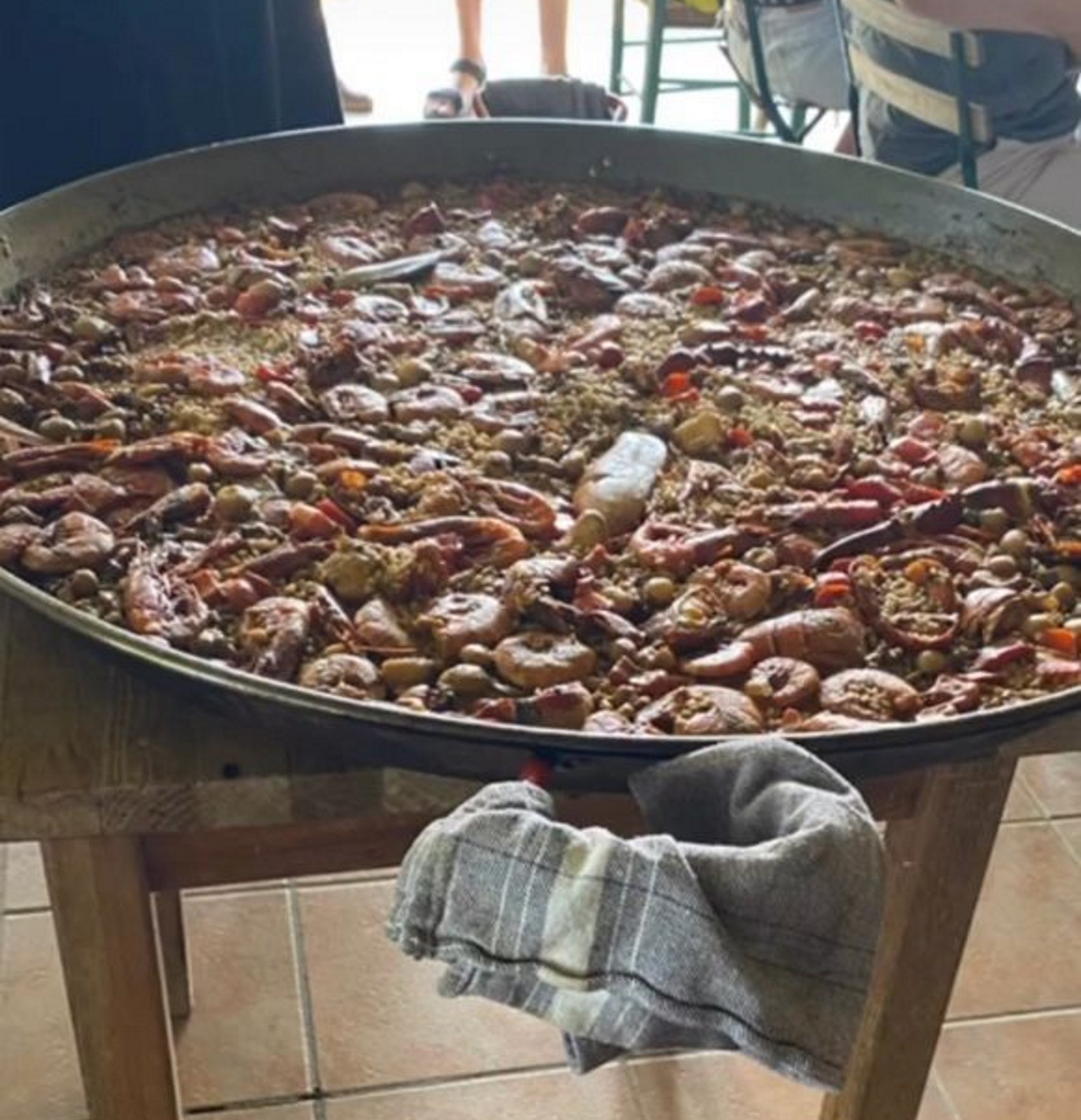 Paella presidencial de Pilar Rahola a la Catalunya Nord amb Carles Puigdemont