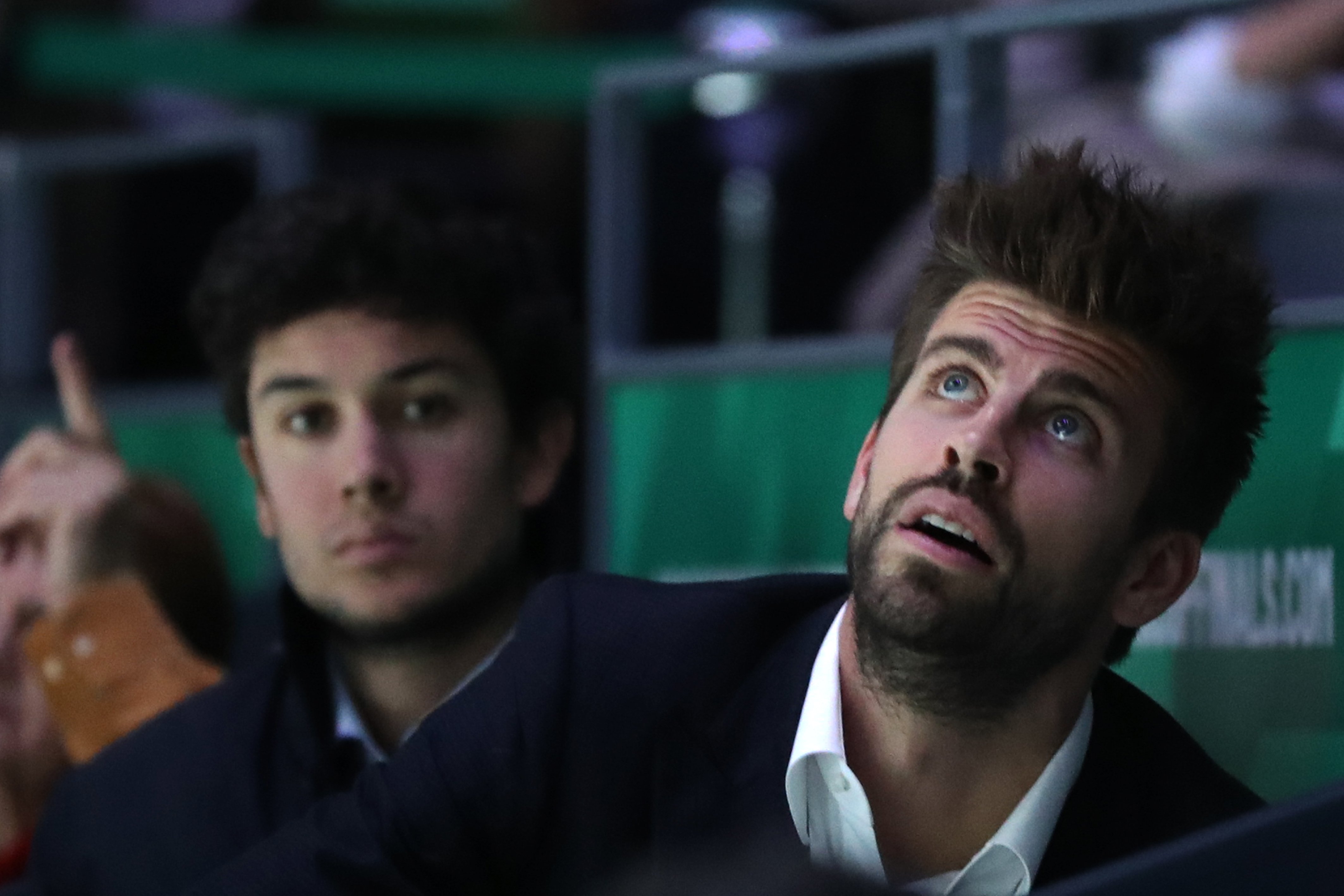 Gerard Piqué, nou tall de cabells i foto amb els dos altres guapos del Barça