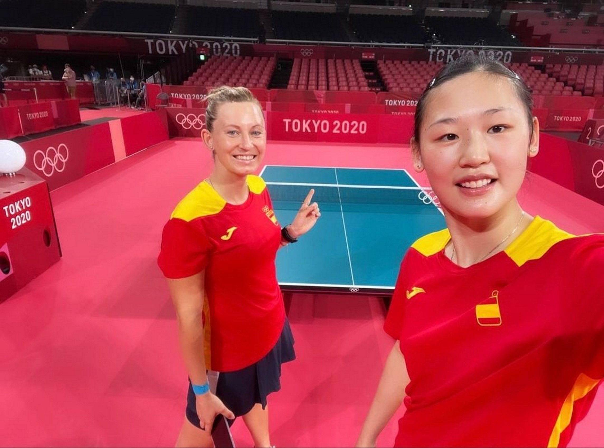 Gran gesto por el catalán de las olímpicas María Xiao y Galia Dvorak
