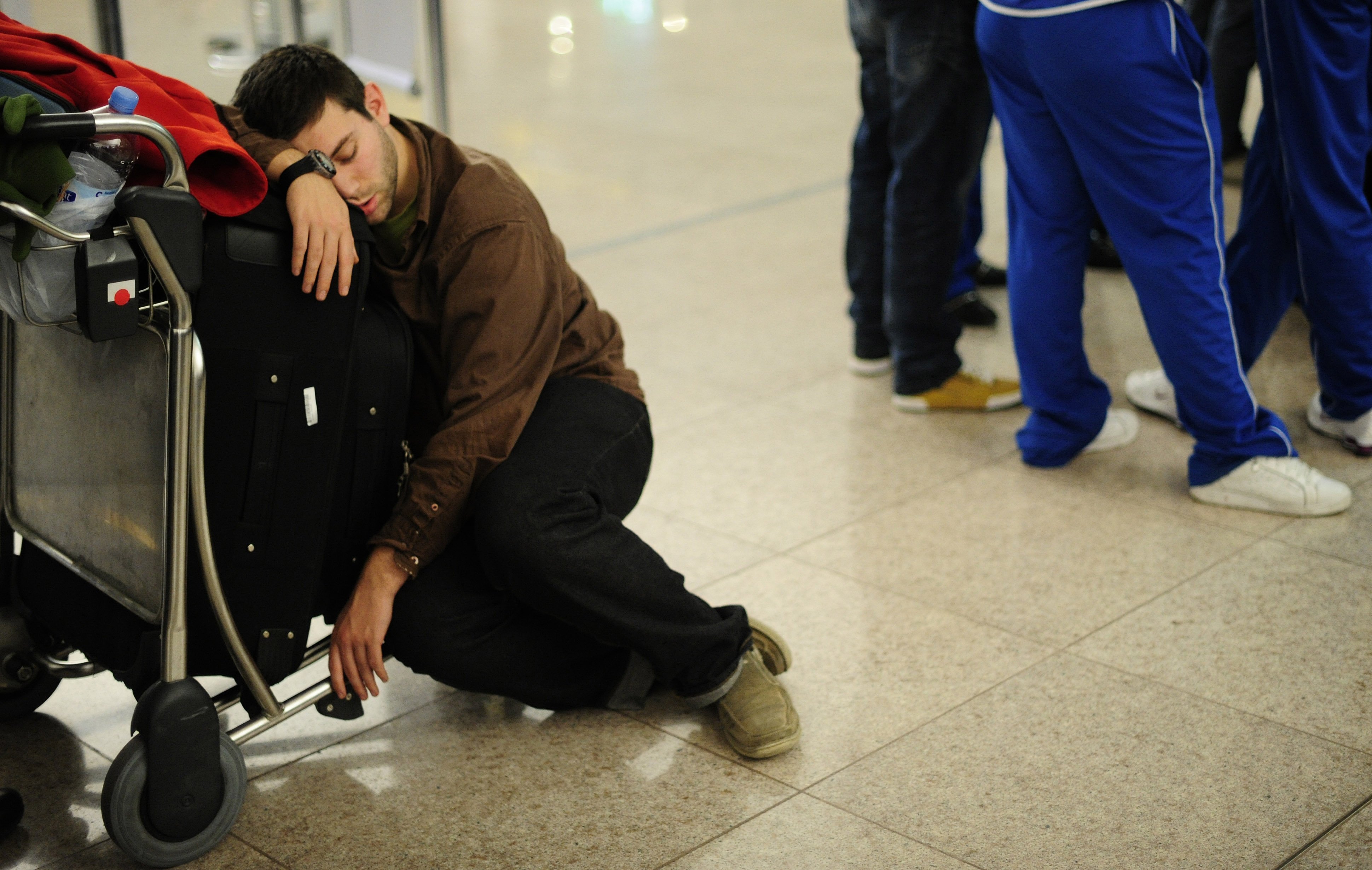 Un VIP de TV3, tirado en el aeropuerto por lo que le hace Vueling: "Escandaloso"