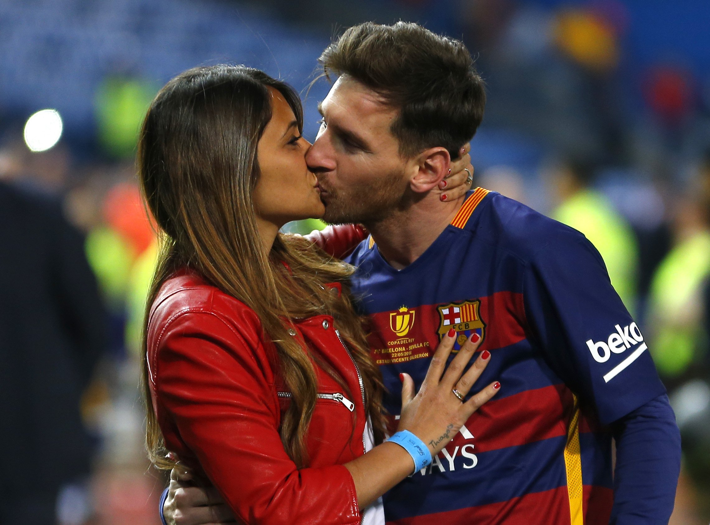 Primer i emotivíssim comiat a Antonela Roccuzzo de la dona d'un crac del Barça