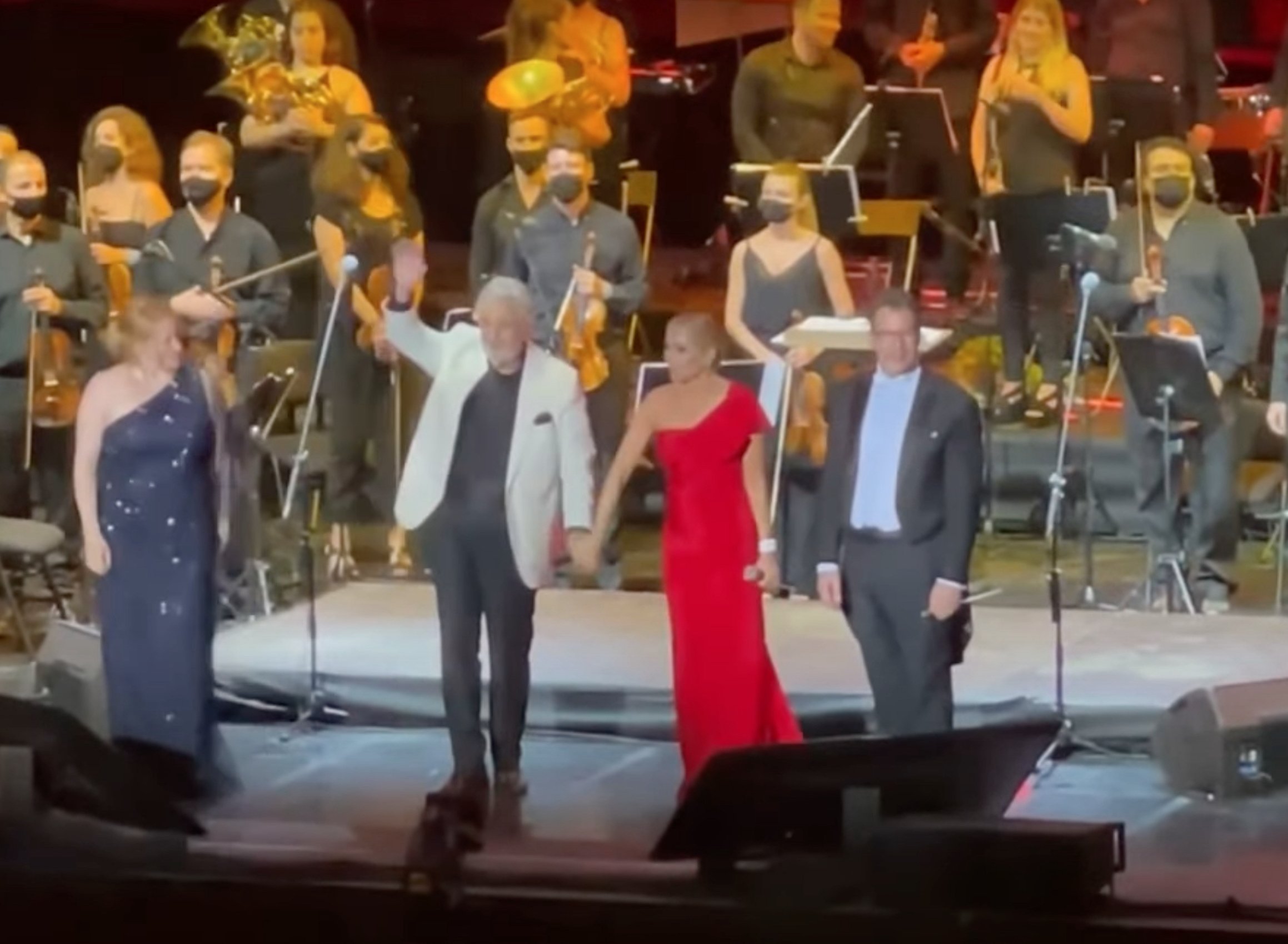 Patochada brutal de Marta Sánchez y Plácido Domingo cantando el himno español