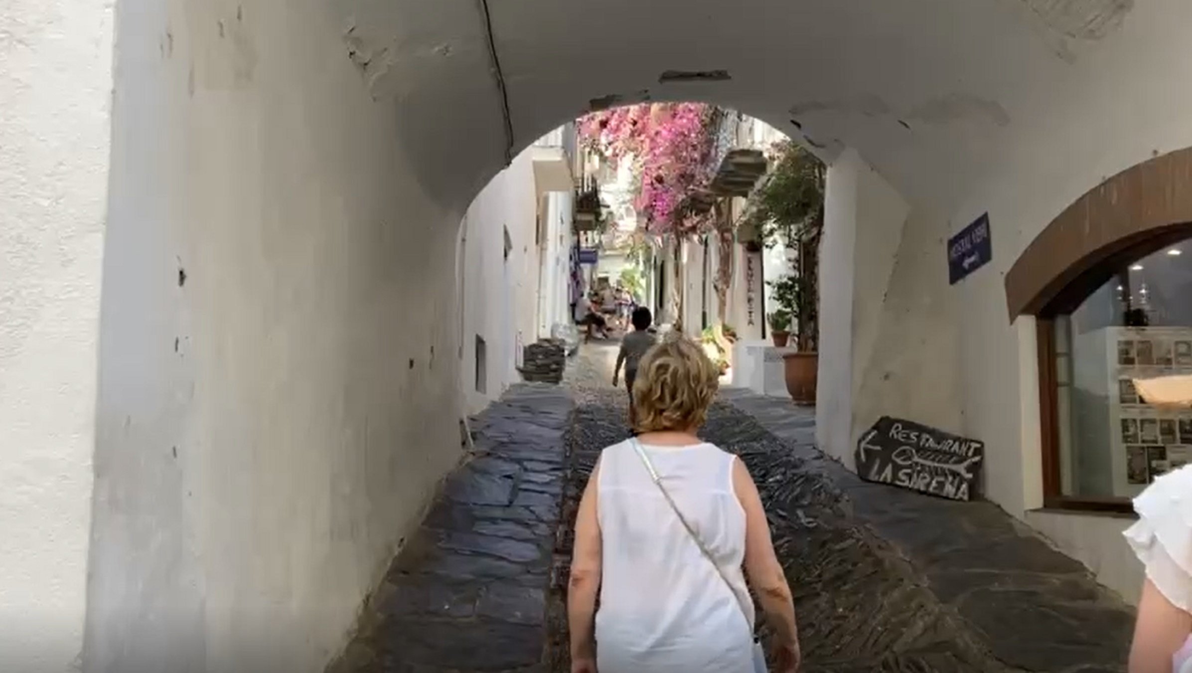 Rahola y la increíble historia de la calle más famosa y fotografiada de Cadaqués