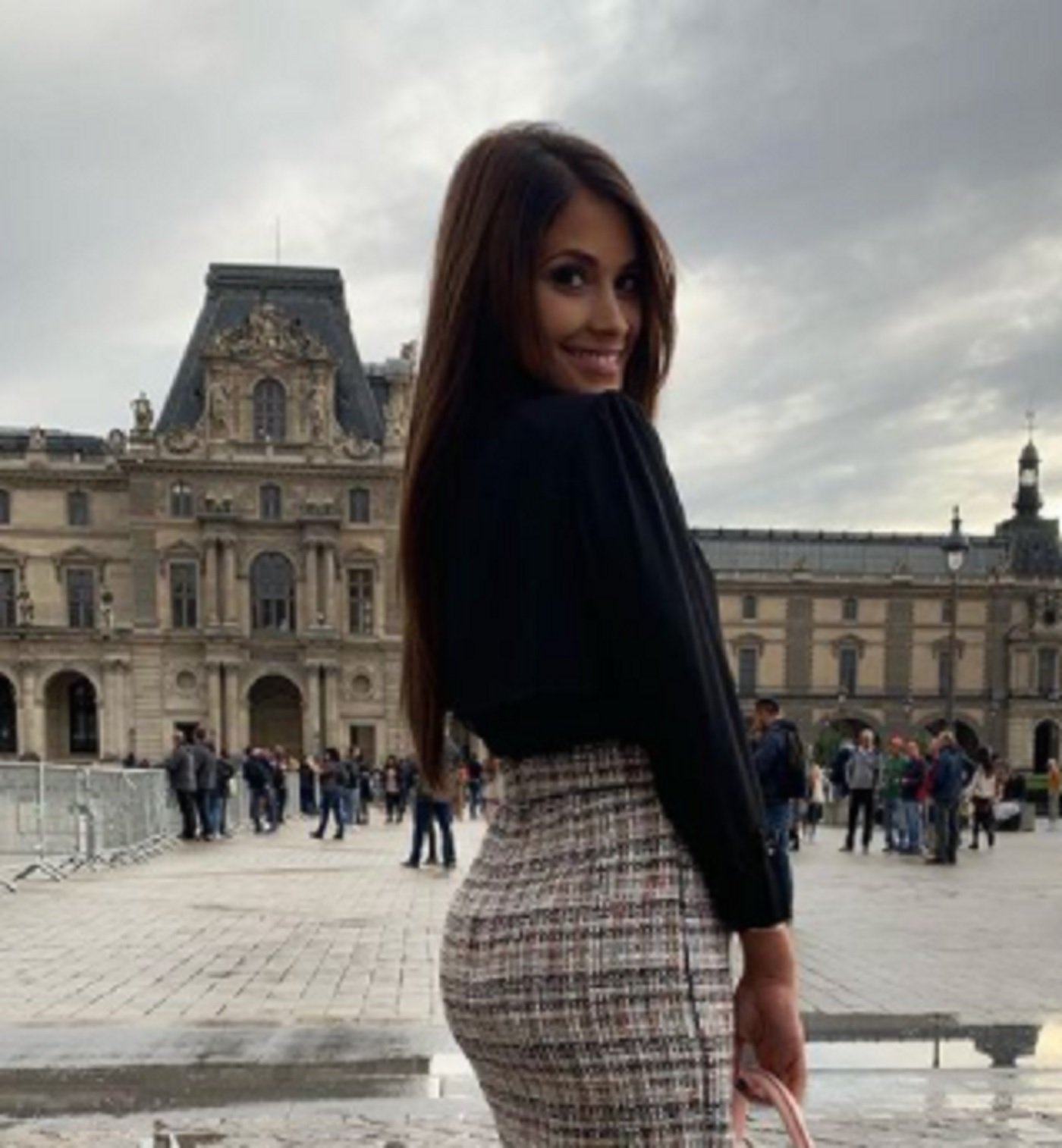 Antonela Roccuzzo presume de alto nivel de vida en París: bolso de más de 2.000€