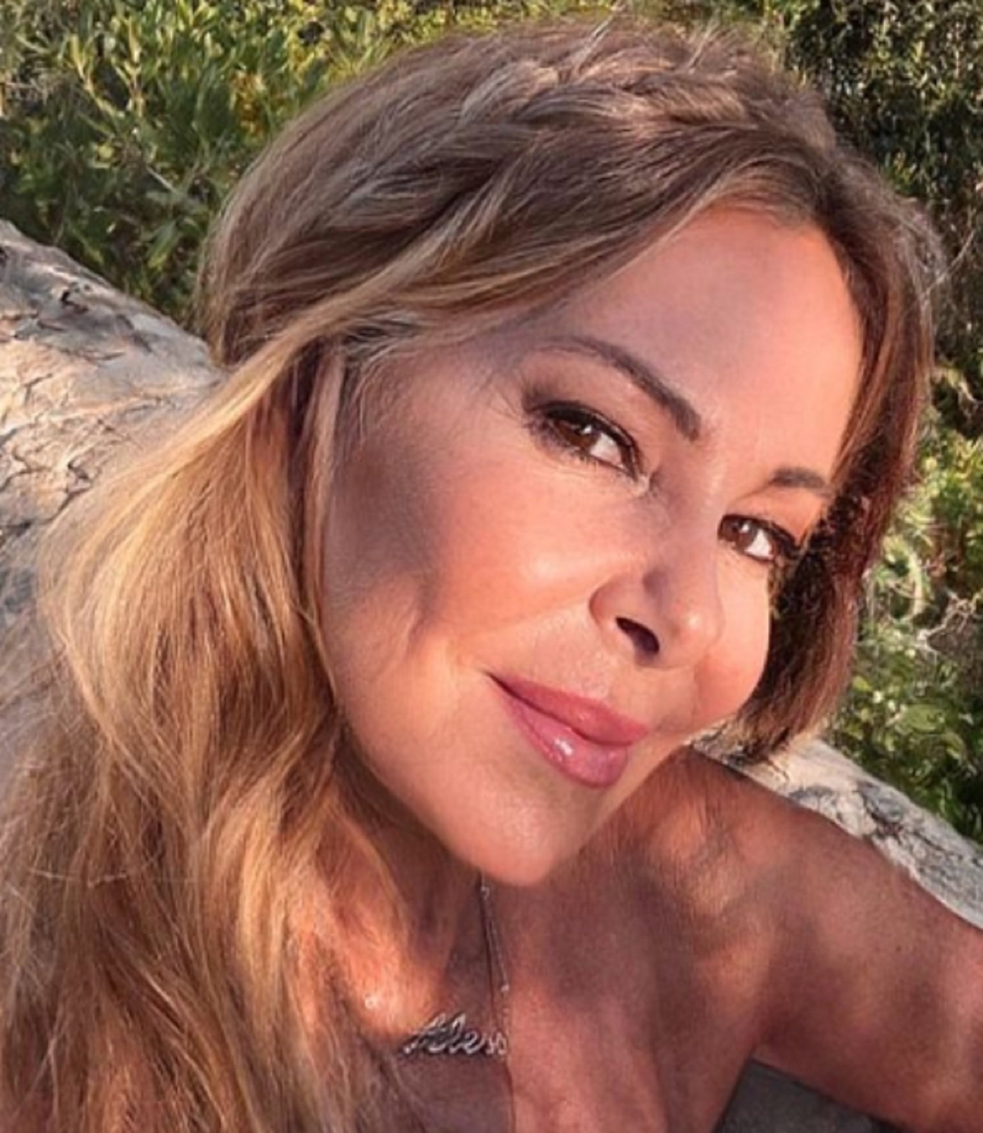 Ana Obregón com mai l'has vist a la piscina de la seva mansió de Mallorca