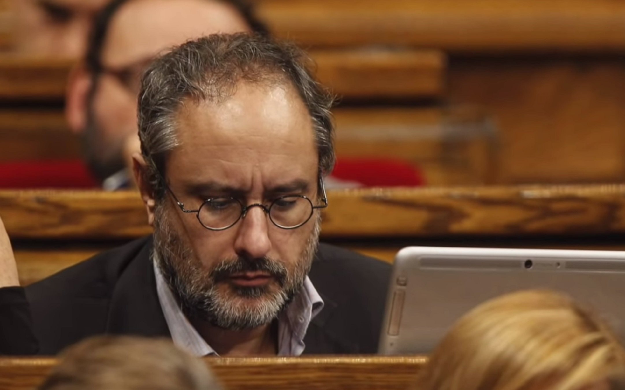 Antonio Baños, "a punt de plorar" pel que ha viscut en un local sobre el català