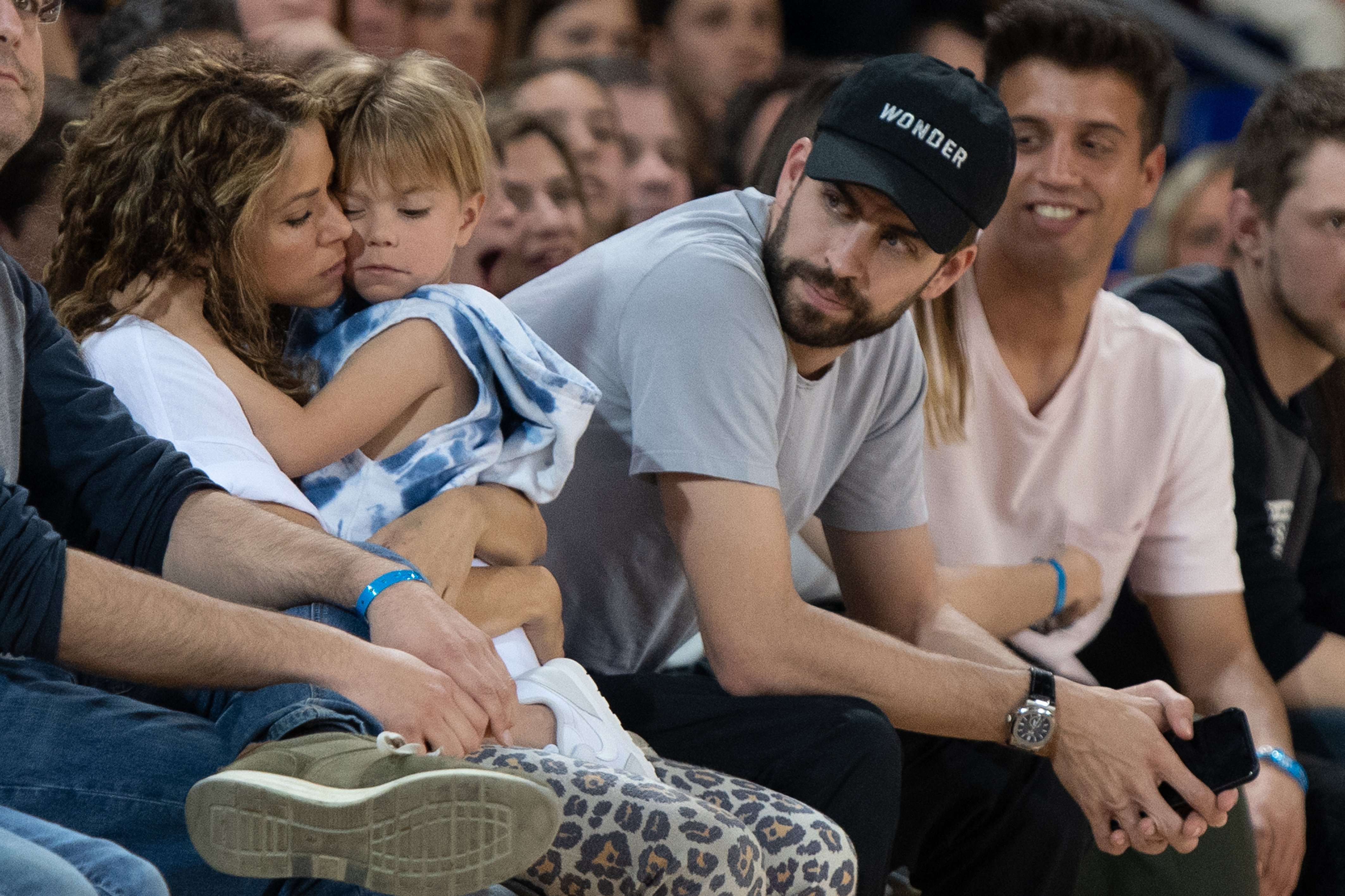 Shakira luce la foto de los guapos Sasha Piqué y su primo Tarik, futbolista