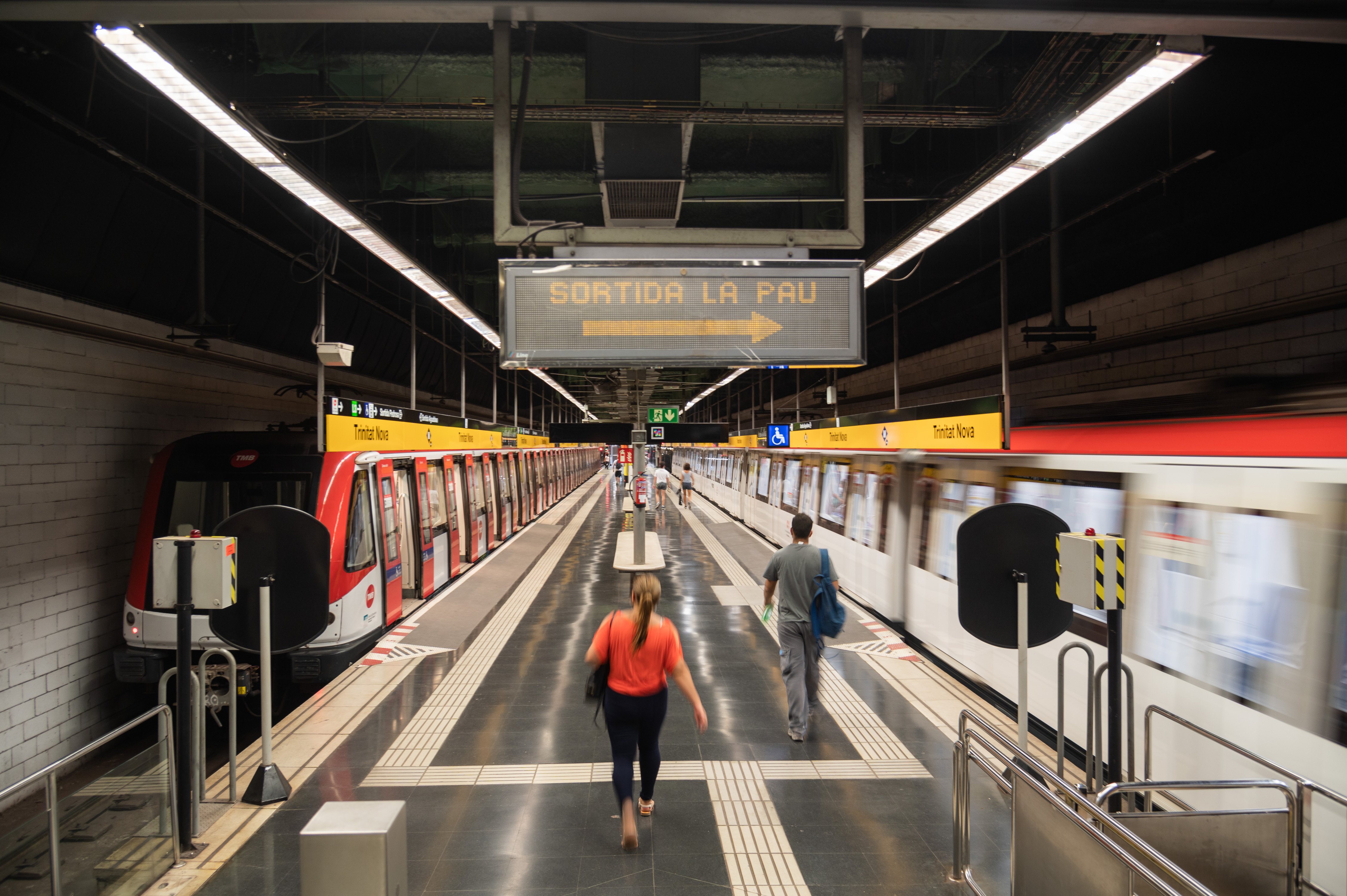 Repugnante imagen que ha visto un cómico catalán ante sí en el metro: la red alucina