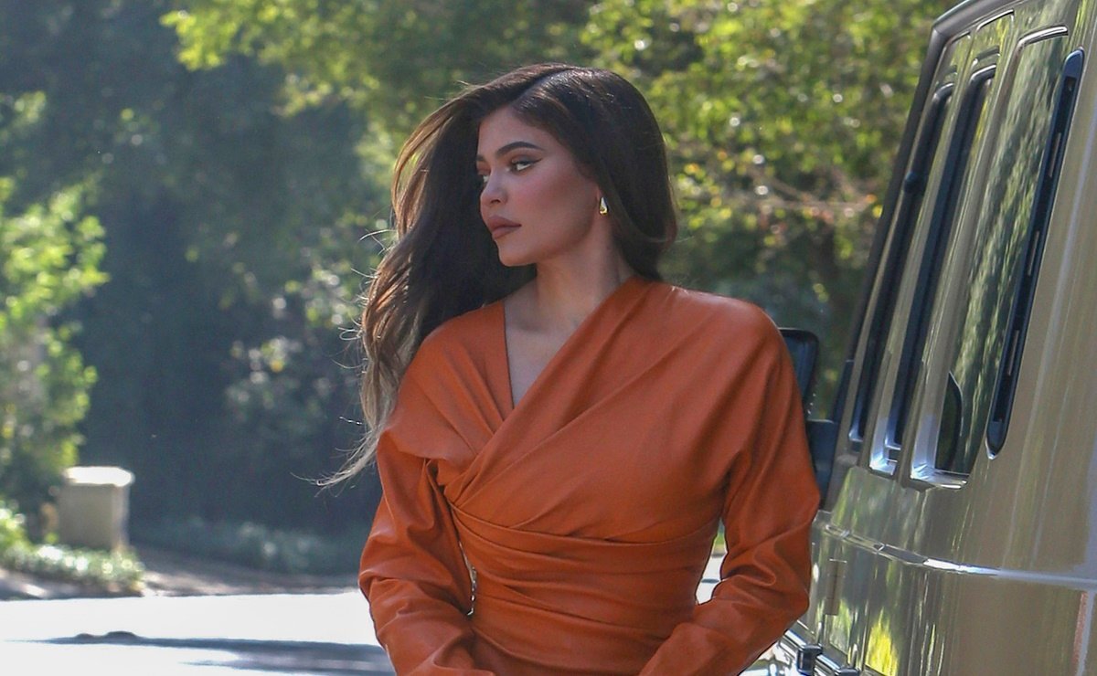 Kylie Jenner s'ha gastat milers de dòlars per intentar dissimular una cicatriu que li recorre la cama