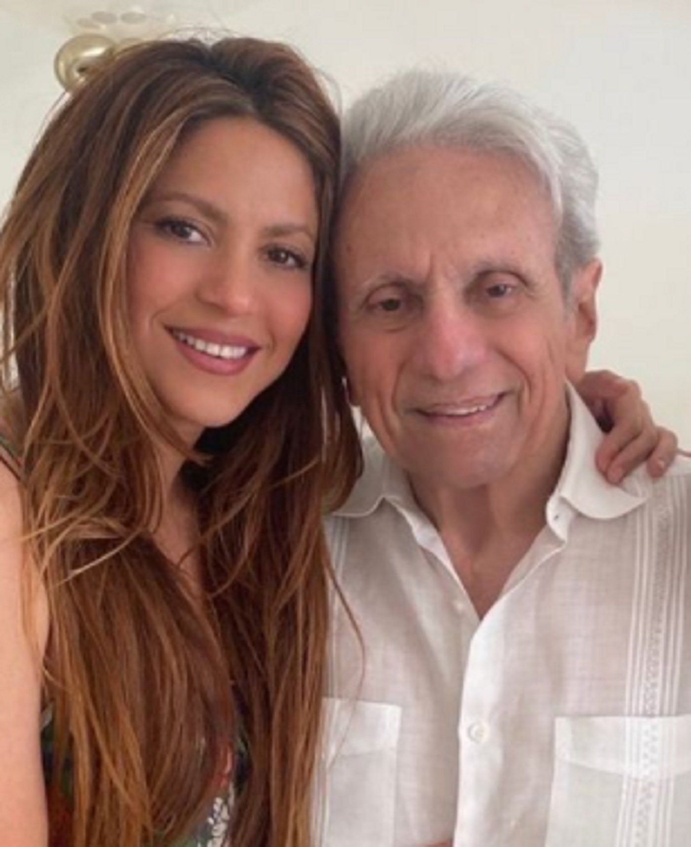 Shakira y su padre bailando en el jardín de su mansión de Miami: aplaudido texto