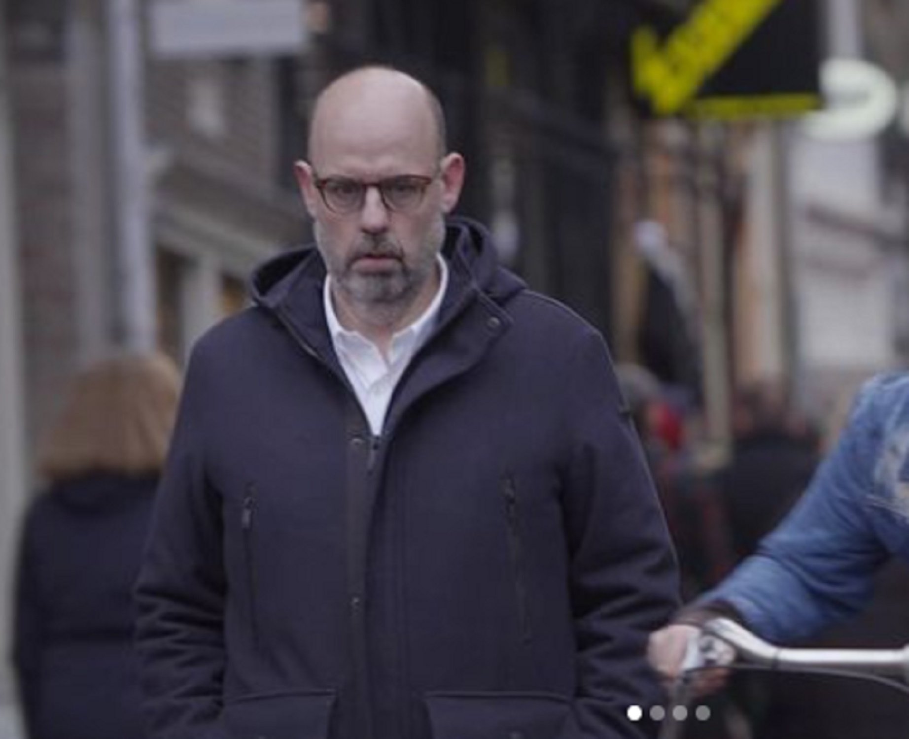 Abjecte gest homòfob a Barcelona. Jordi Basté ho veu, resposta brutal