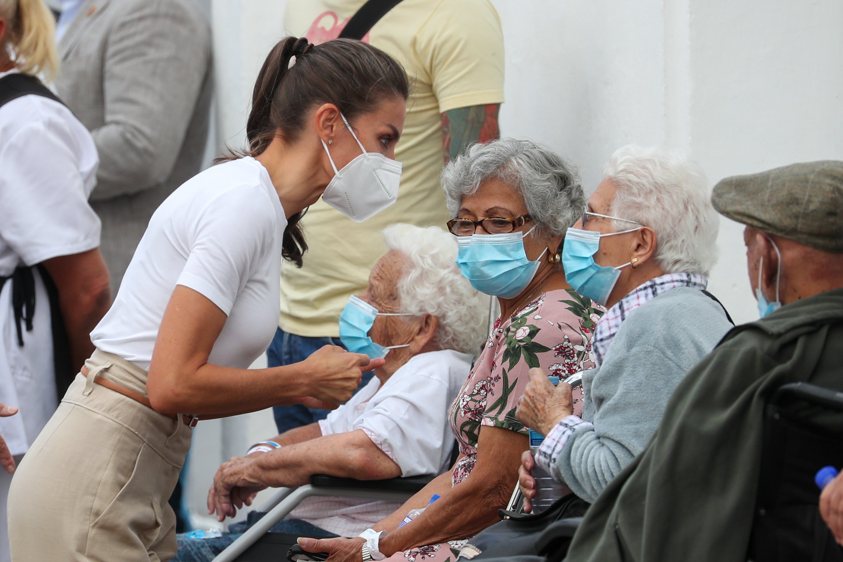 Pilar Eyre ensorra Letícia per un gest frívol enmig de les víctimes de La Palma