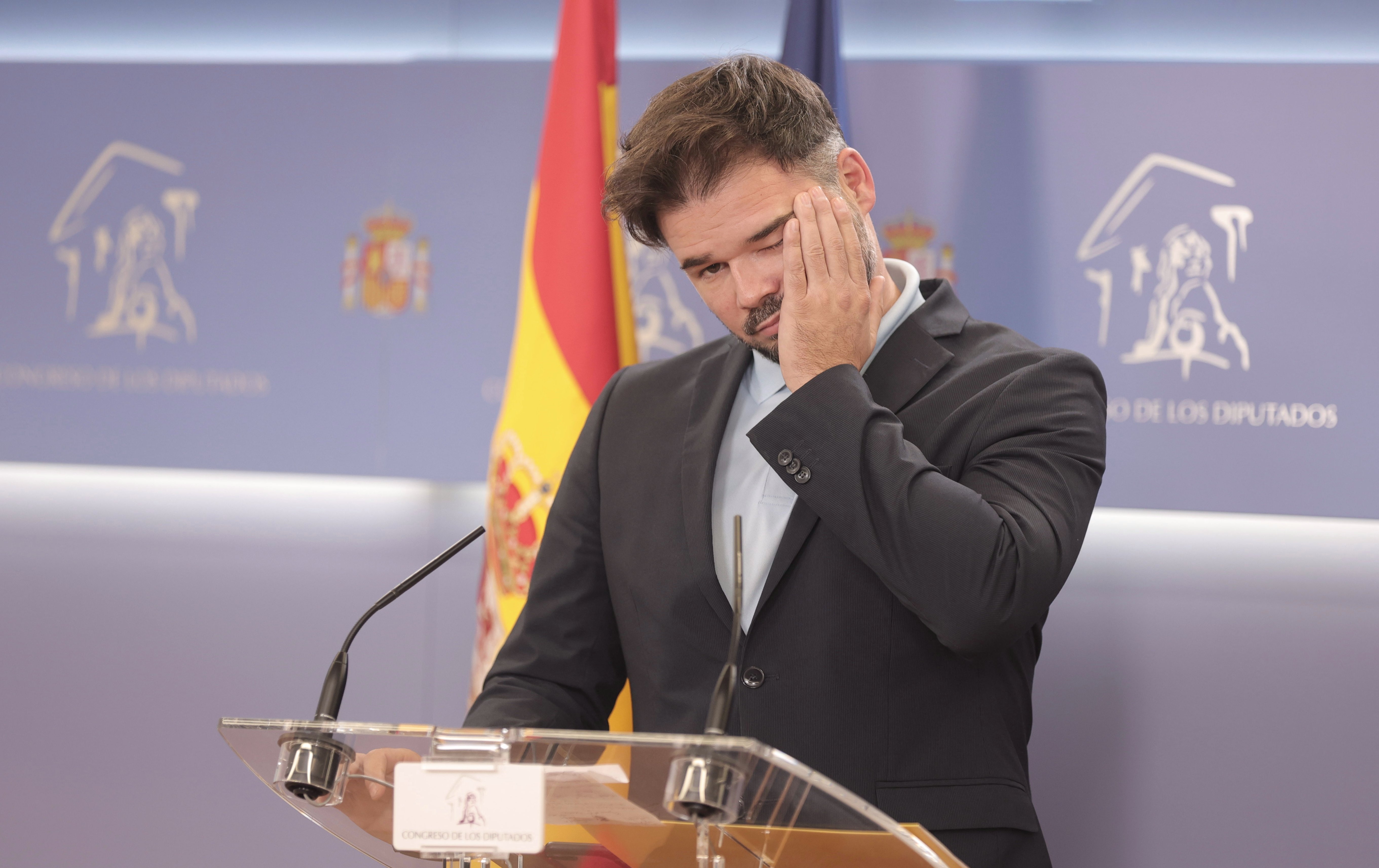 Bolet públic de Gabriel Rufián a Javier Negre en plena roda de premsa