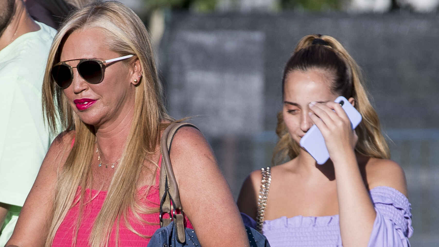 Andrea Janeiro flipa: foto de su hermana Julia y el novio tomando el sol sin ropa