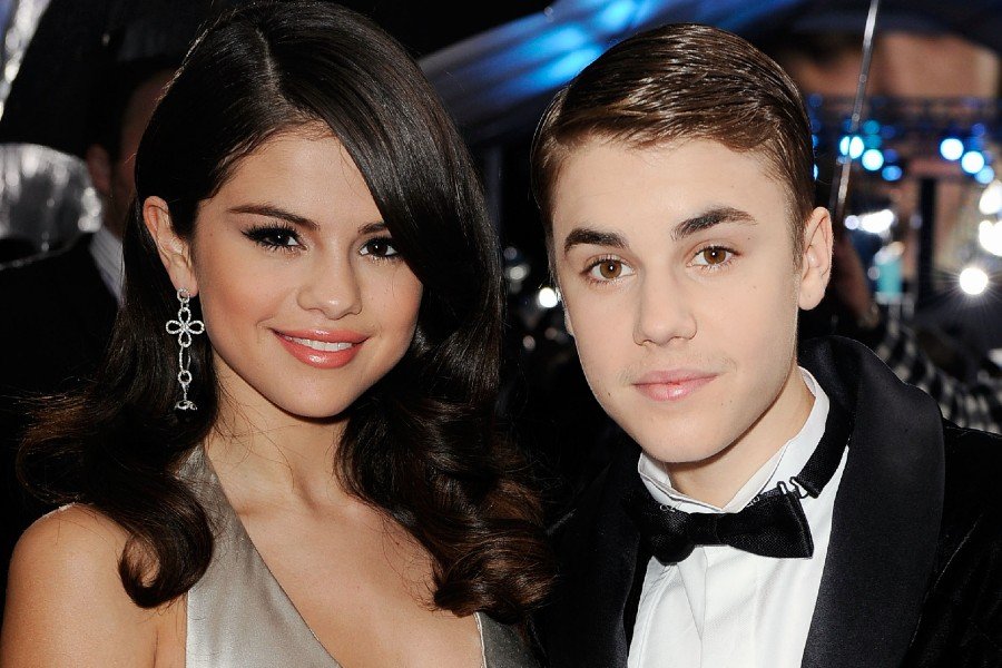 Justin Bieber sigue teniendo a Selena Gomez en su piel