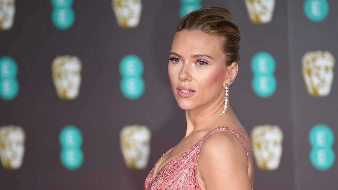 Scarlett Johansson se suma a la moda Kim Kardashian: más tamaño