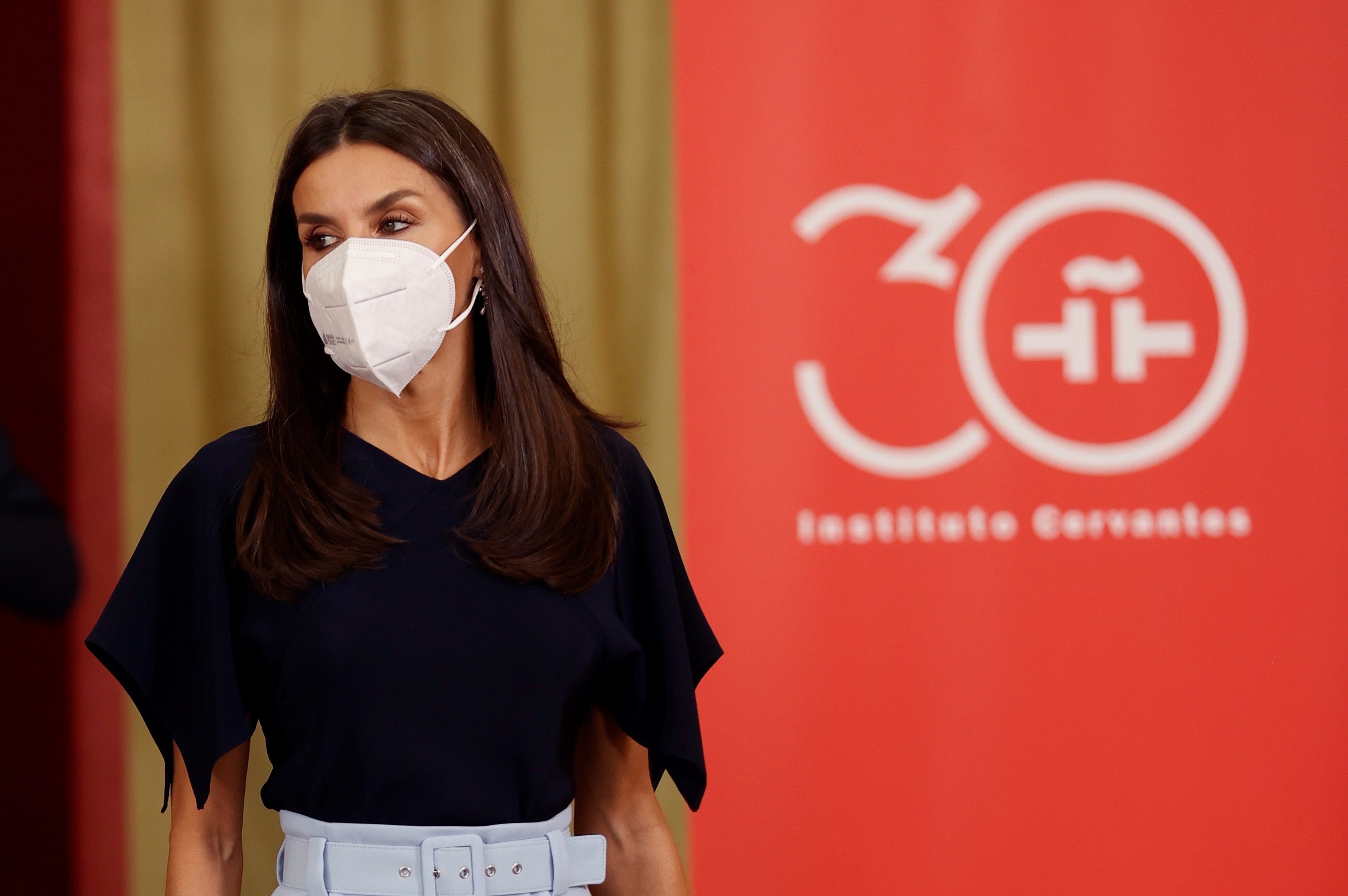 La foto que delata el fetiche erótico de Letizia, distraída en un acto oficial