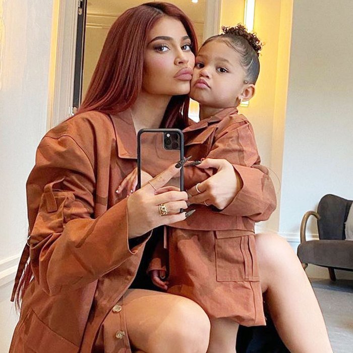 Per què Kylie Jenner va tornar a pujar imatges de Stormi després de dir que no ho faria més?