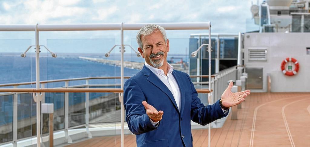 First Dates Crucero sustituye a Carlos Sobera por un presentador en el paro