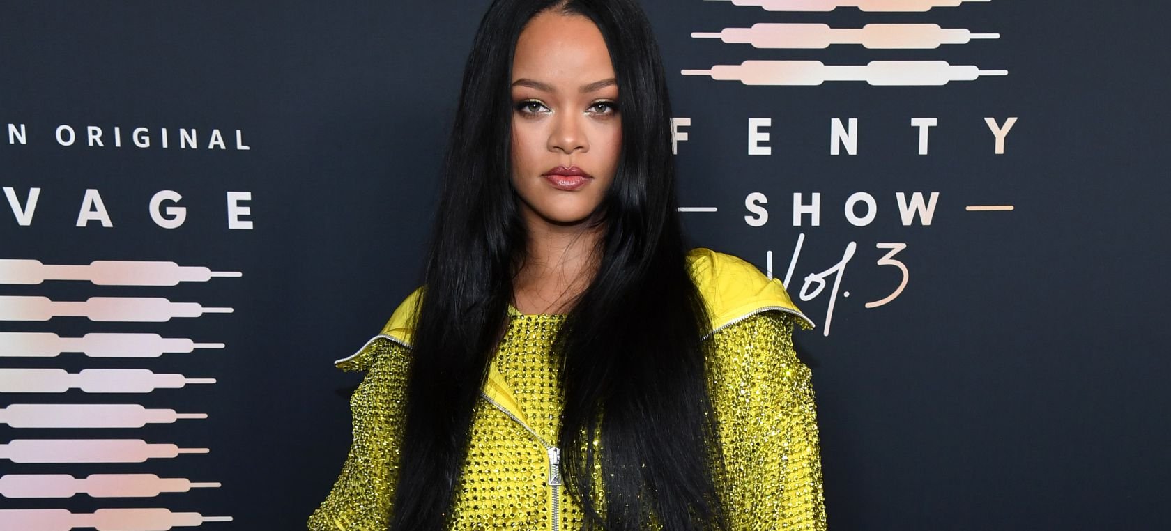 Rihanna pone patas arriba la red con el pijama de Fenty menos discreto