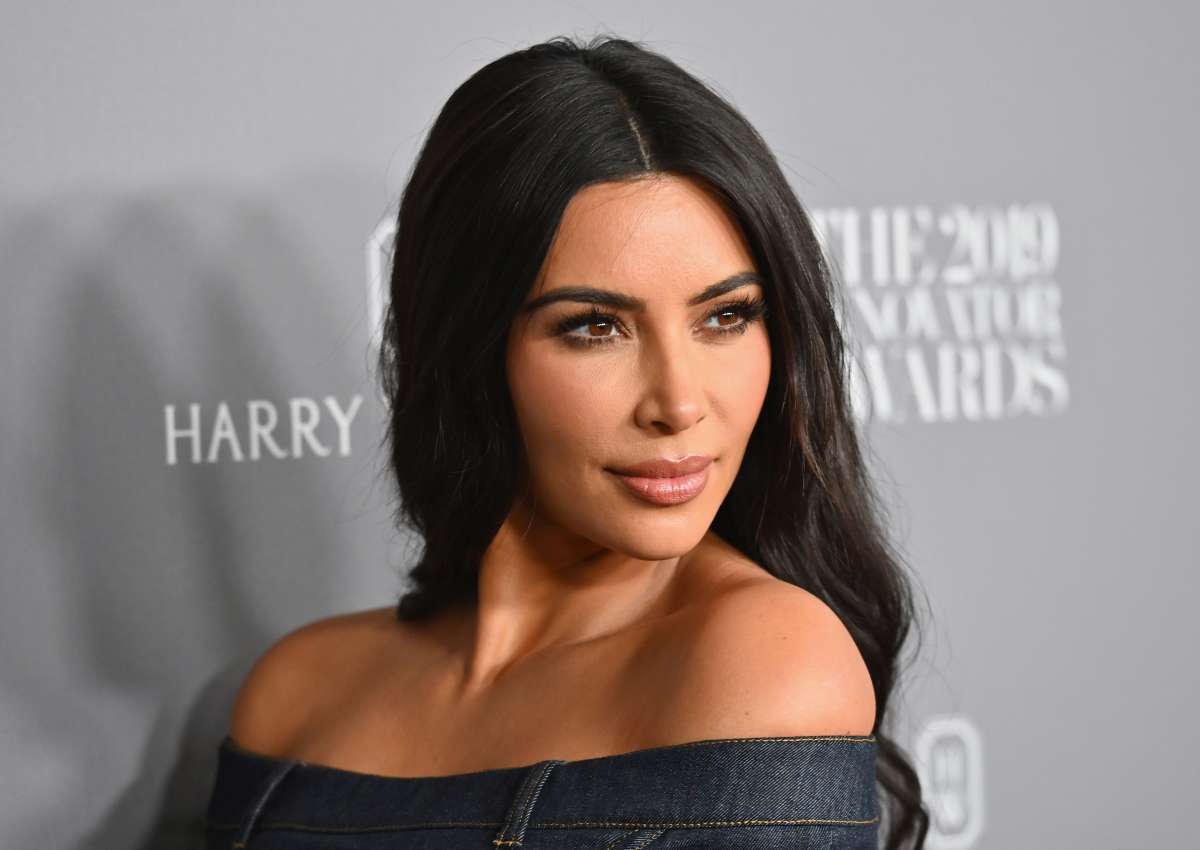 Kim Kardashian deixa veure el que porta sota del vestit més atrevit per la Nit de Cap d'Any