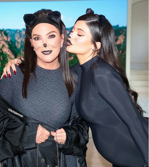 Kylie Jenner viraliza a su madre Kris Jenner haciendo esto