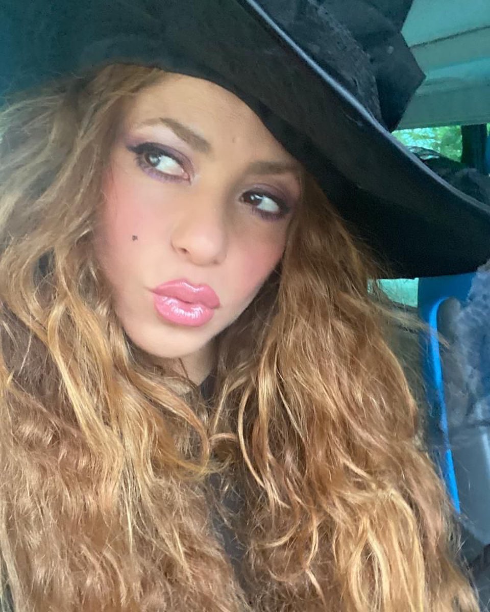 Shakira publica un vídeo que revela la cançó que li ha canviat el nom en mig món