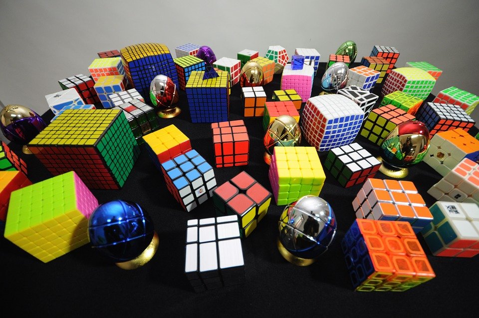 Una catalana bate el récord de Europa del cubo de Rubik a ciegas