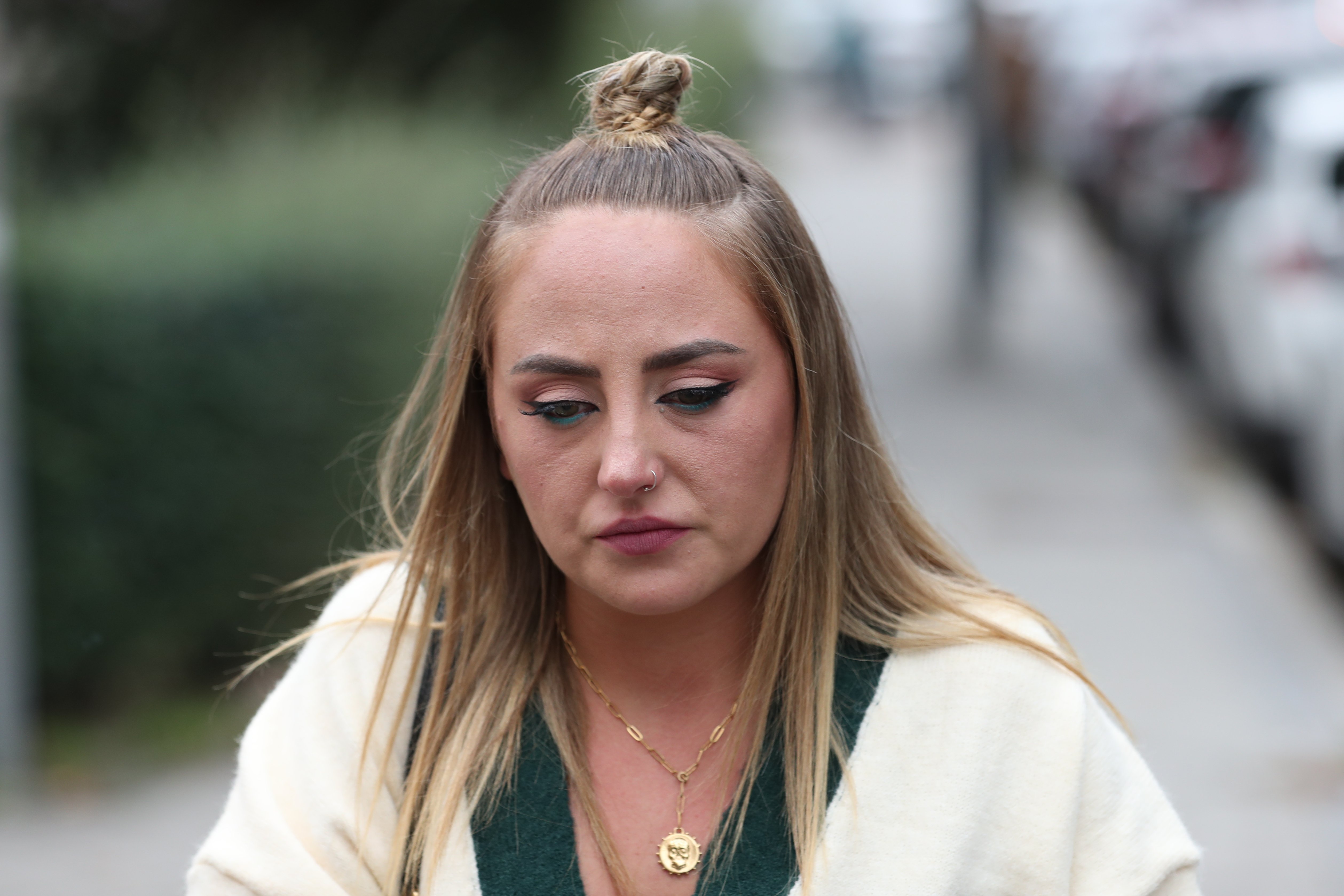 Rocío Flores destruida, llorando en la calle y Marta Riesco gana la partida