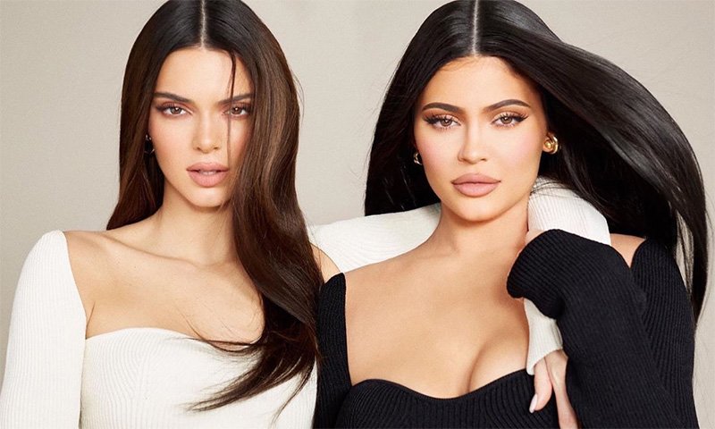 Kendall y Kylie Jenner son gemelas… de manos