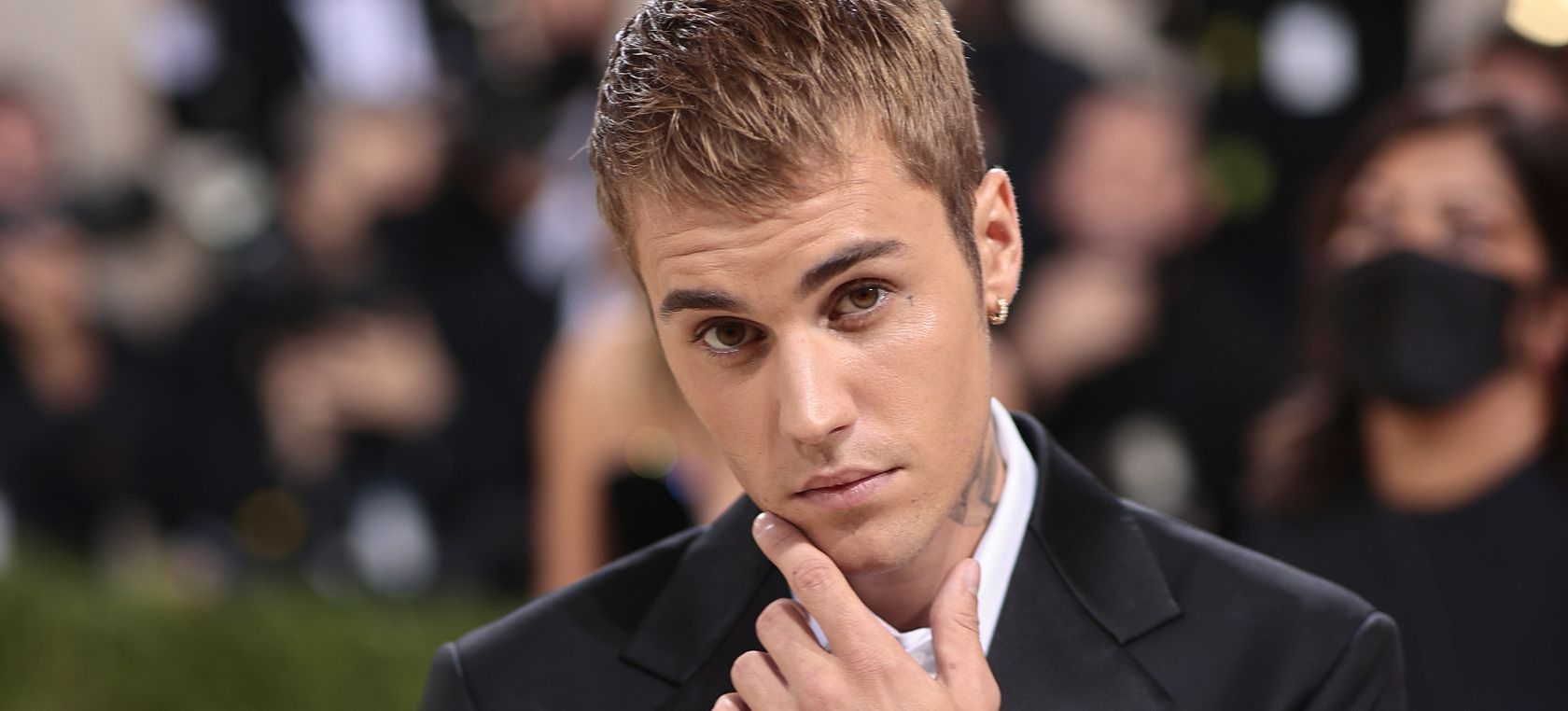 Justin Bieber comença la guerra contra H&M per una roba amb el seu nom