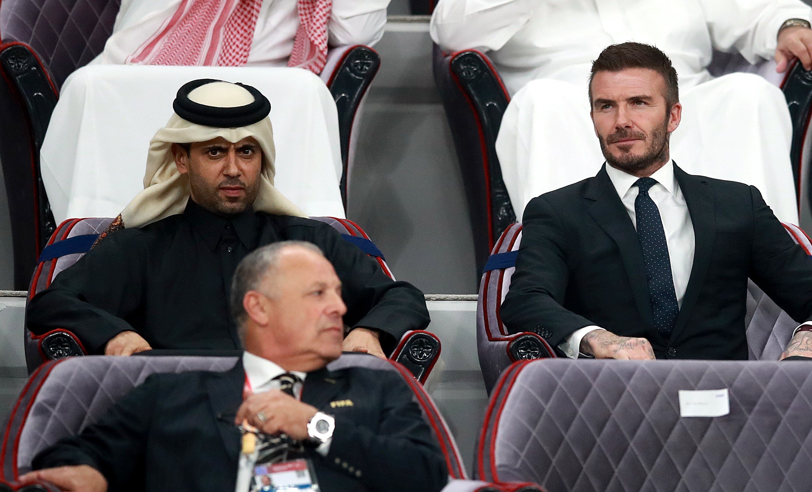 David Beckham utiliza un truco para salir más alto en las fotos