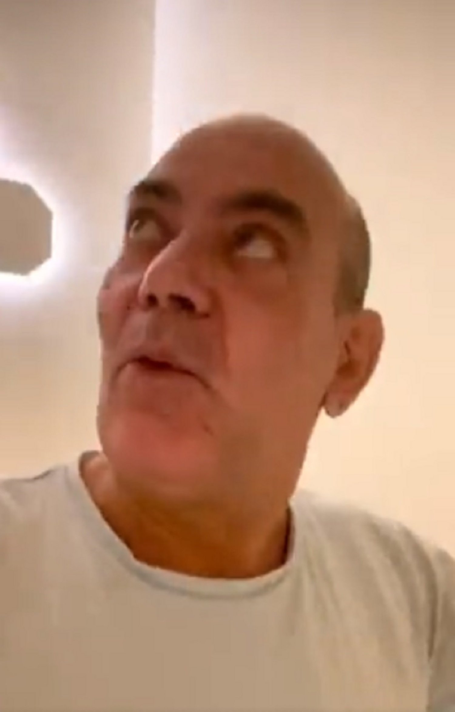 Corbacho revela una penosa situación con los vecinos de arriba: "Cuidado, que hay lío"