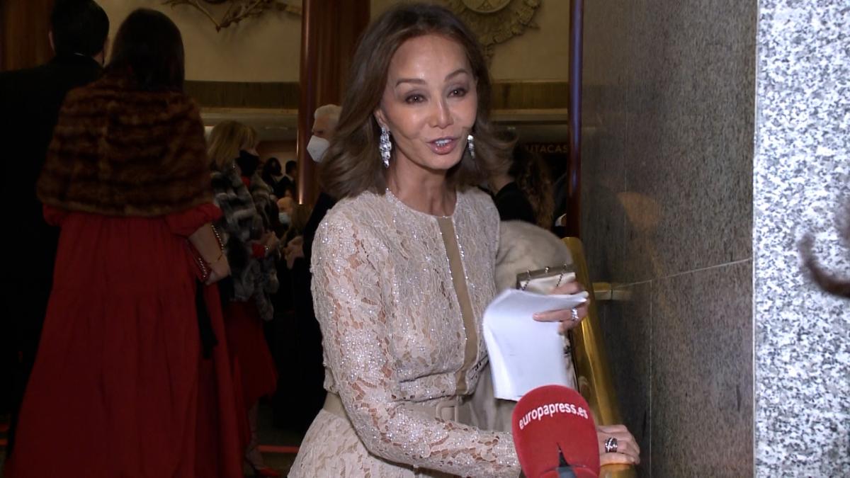 Una foto de muy cerca de la cara de Isabel Preysler deja ver que la cirugía no puede con todo