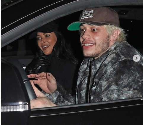 Kim Kardashian va al cine con Pete Davidson, pero no lo hace como el resto de personas