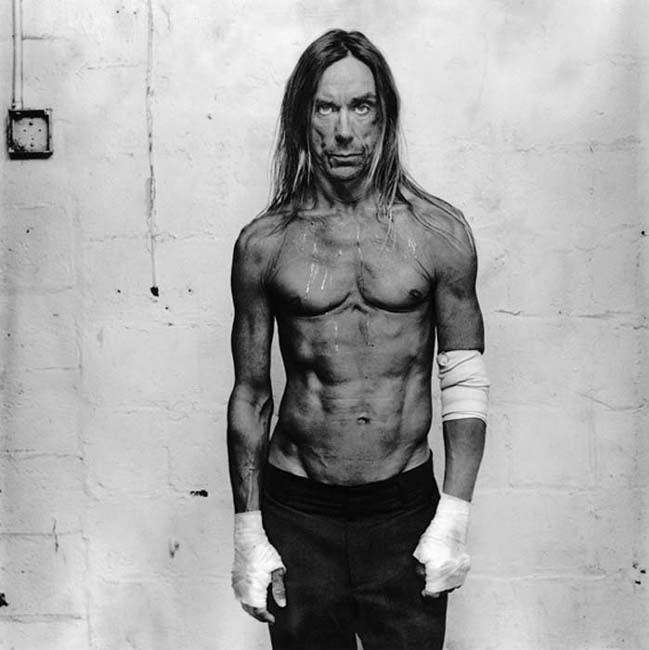 Iggy Pop protagoniza la foto más impactante del calendario Pirelli, que se lanzó en 1964