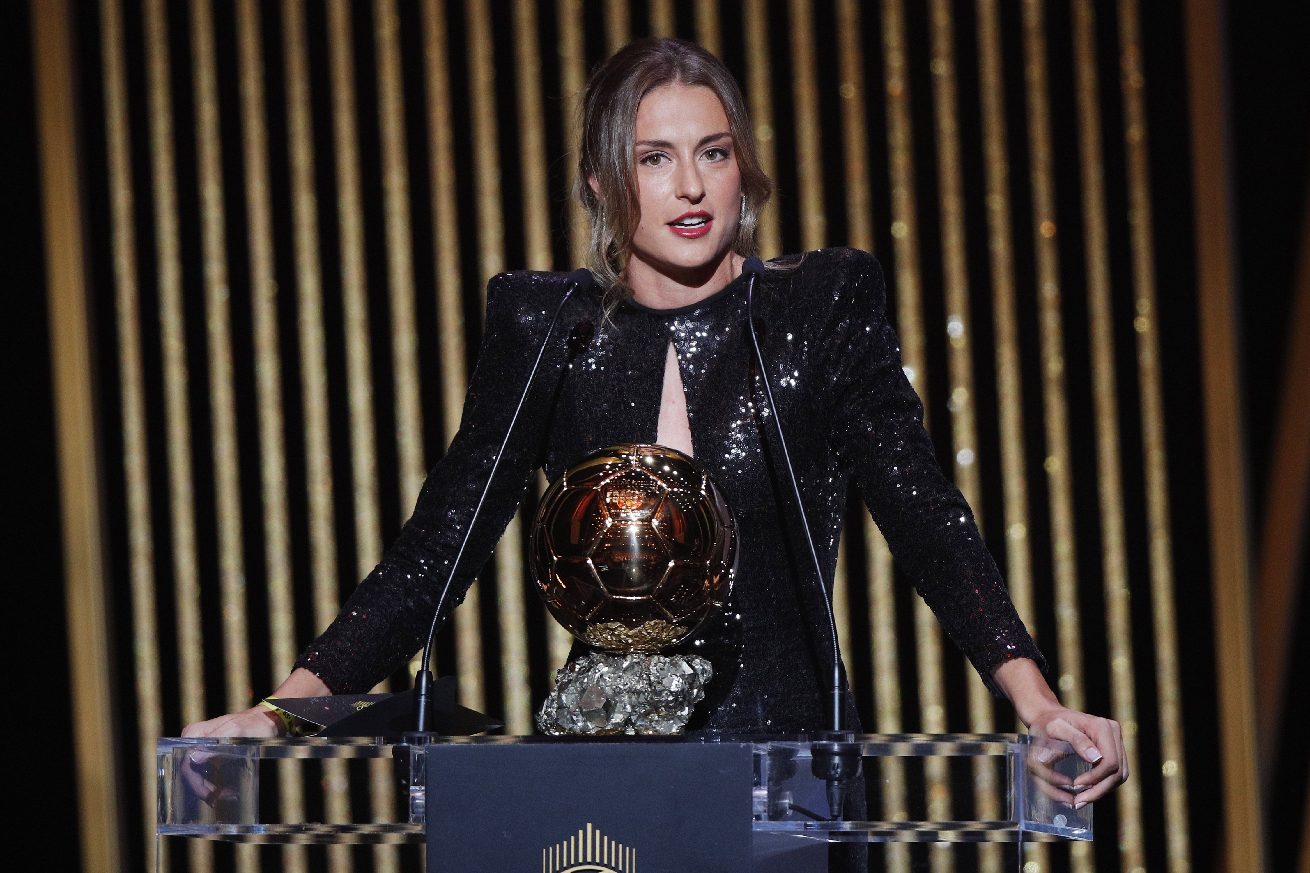 Portada impropia de Alexia Putellas con el Balón de Oro: con Messi no lo hacen