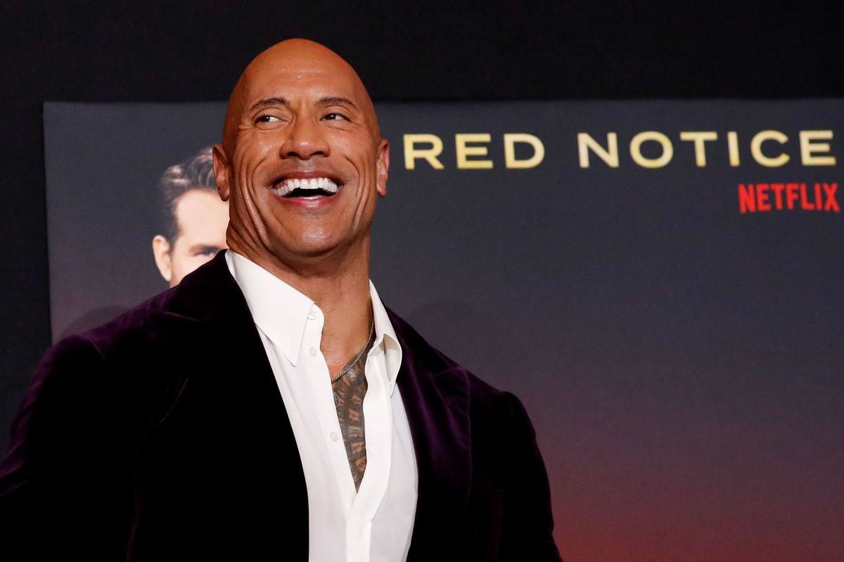 Dwayne Johnson piensa en su carrera política y da marcha atrás en su apoyo al mayor antivacunas