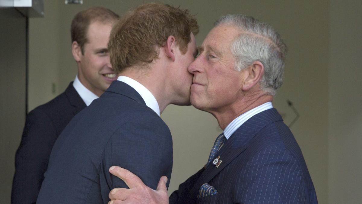 Carles III, cop de porta al seu fill Harry, va a veure'l i no el vol rebre