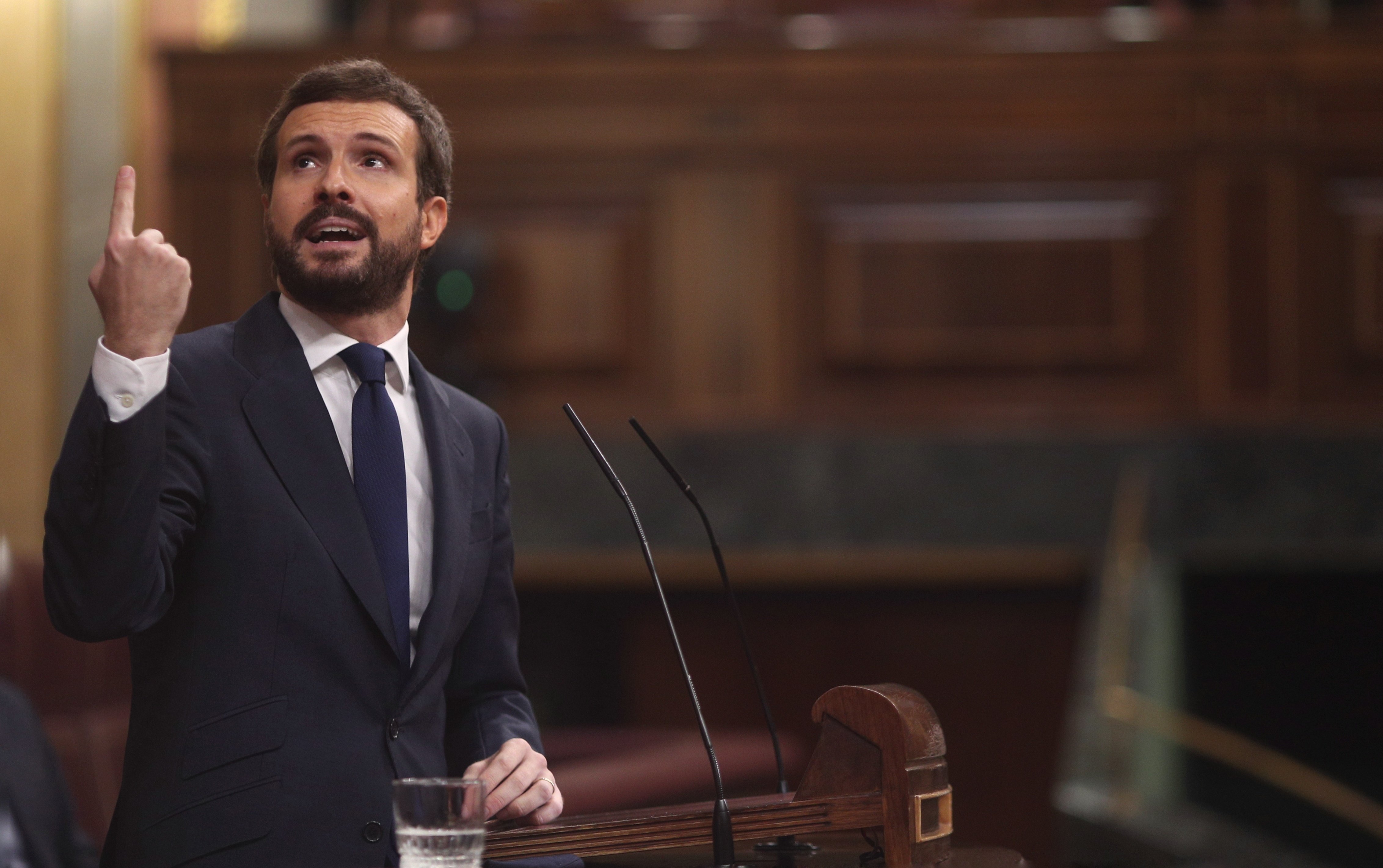 Un exmito del Barça destroza a Casado por catalanófobo