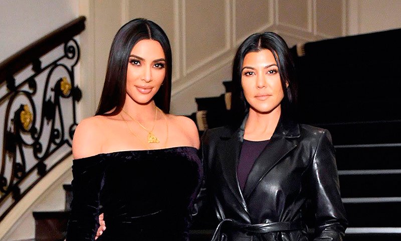 Kim i Kourtney Kardashian s'enfronten a una foto de 1994 que destapa tots els retocs fins a 2021