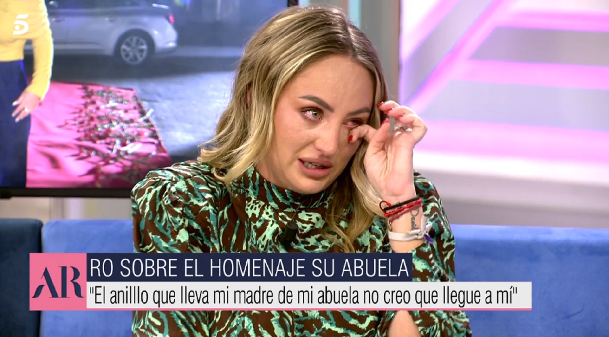 Rocío Flores llora en Telecinco: critica a su madre y dice esto de la abuela