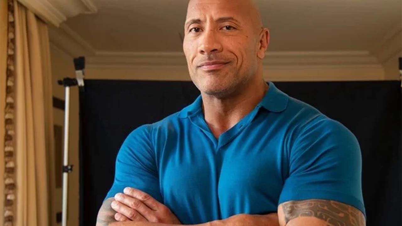 Dwayne Johnson cae de lleno en la inocentada bomba de Halle Berry en sus redes