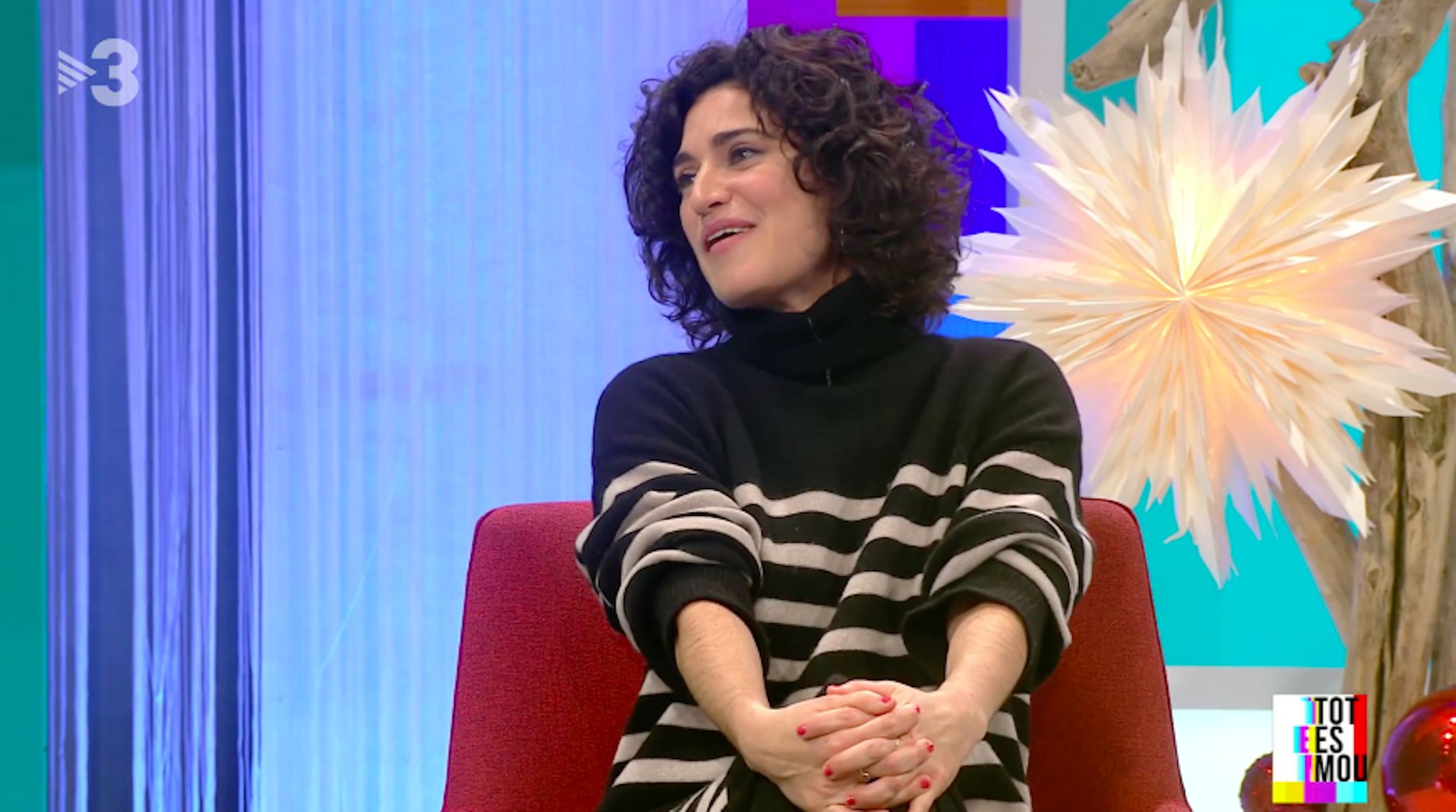 Elena Gadel impacta amb el cabell ros dies abans de les Campanades de TV3