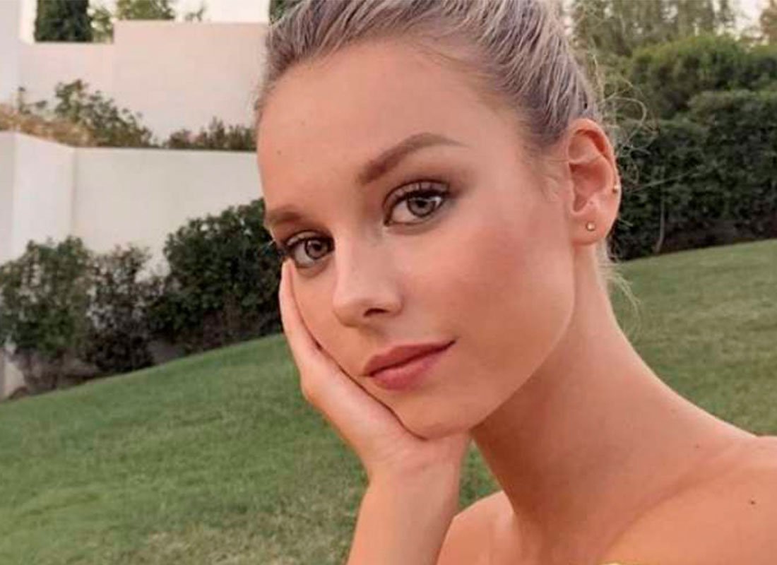 Ester Expósito sólo necesita un bikini rojo para convertirla en su foto más vista