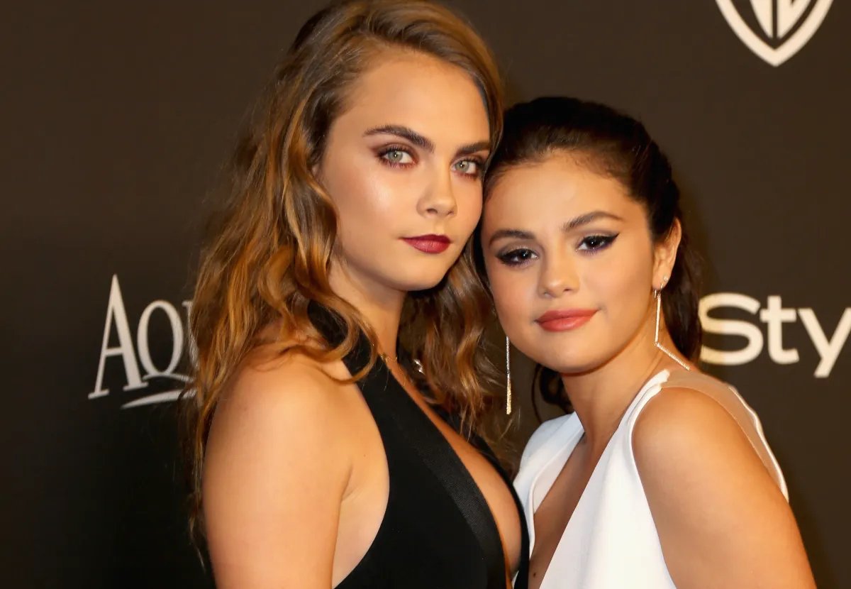 Selena Gómez i Cara Delevingne estrenen el mateix tatuatge mida XXL