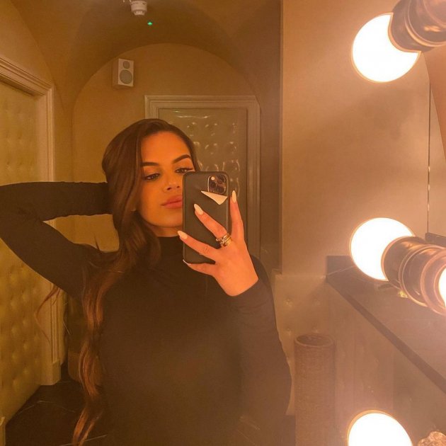 Maria Guardiola, en buena compañía, de fiesta tras cumplir años lejos de casa