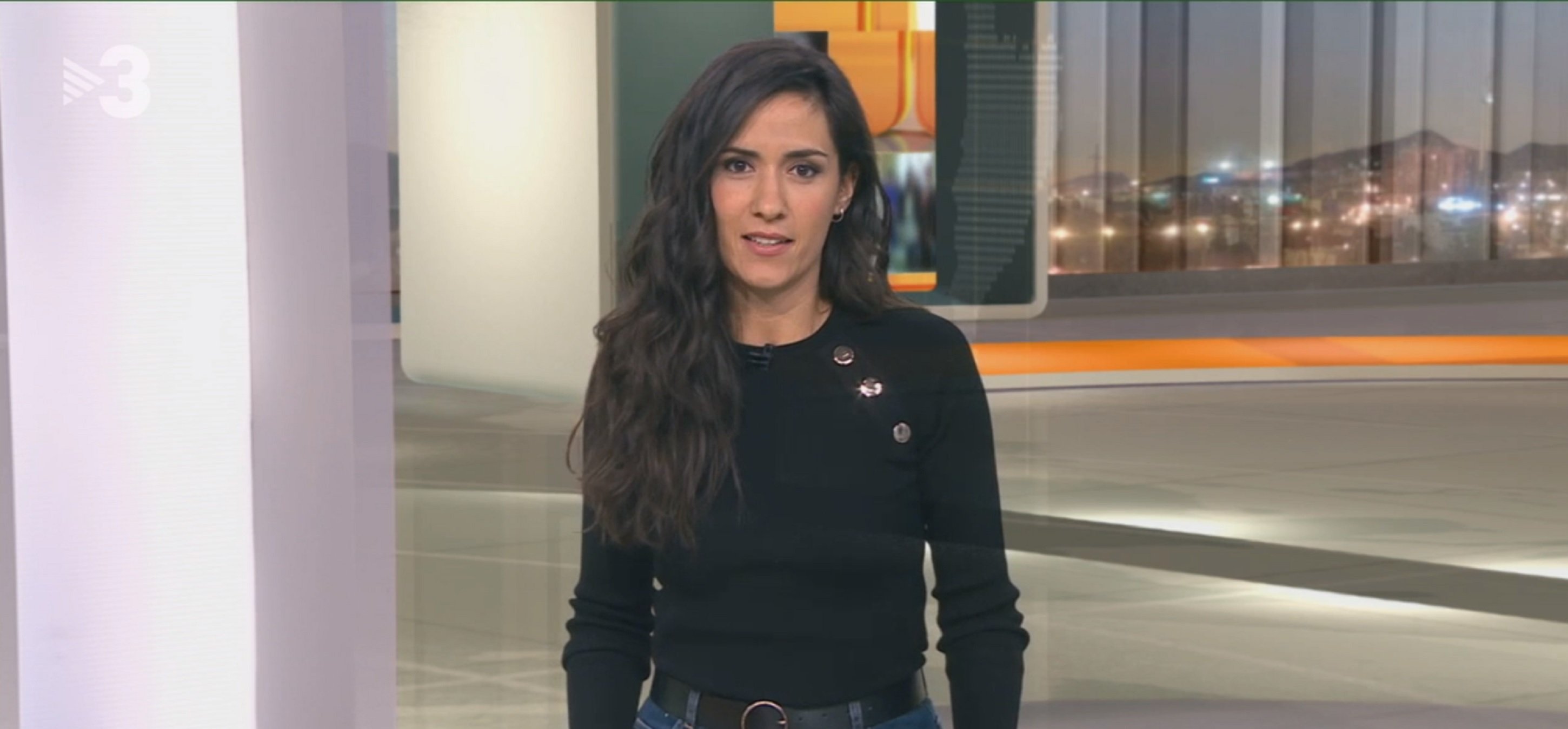 Maria Fernández Vidal de TV3, con ojeras y feliz luce a su bebé de 3 semanas