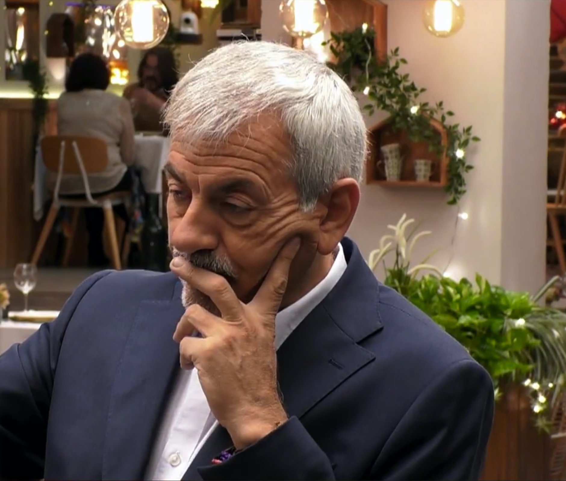 Carlos Sobera pilla a un farsante en 'First Dates' con 4 identidades diferentes