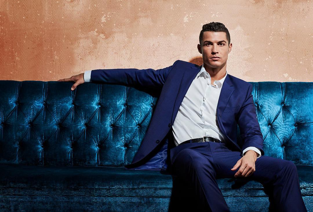 Cristiano Ronaldo llegeix... un llibre d’autoajuda!
